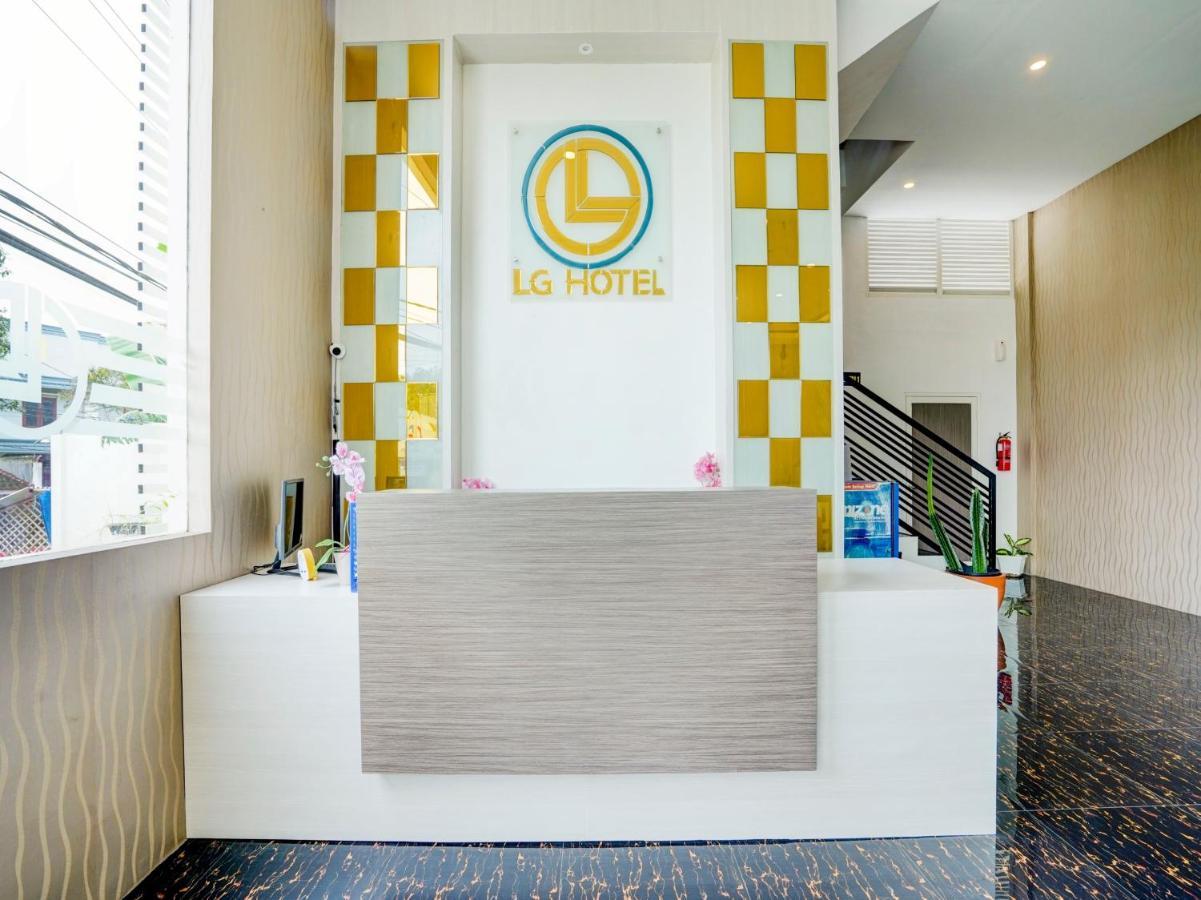 Lg Hotel Jember Bagian luar foto